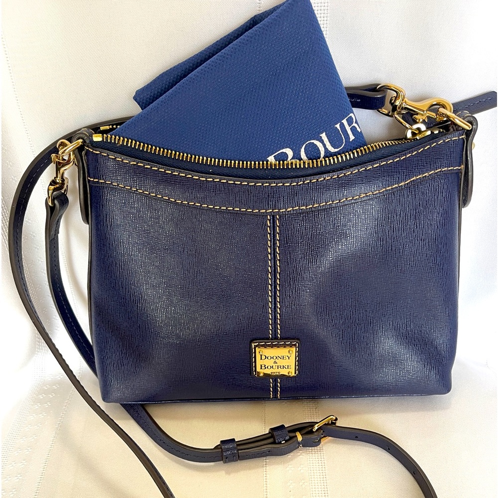 Dooney and Bourke Crossbody Navy Blue in Rich Saffiano Leather. EUC no Defects.
